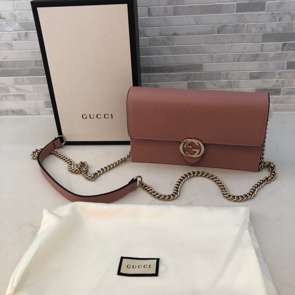 gucci interlocking g wallet on chain
